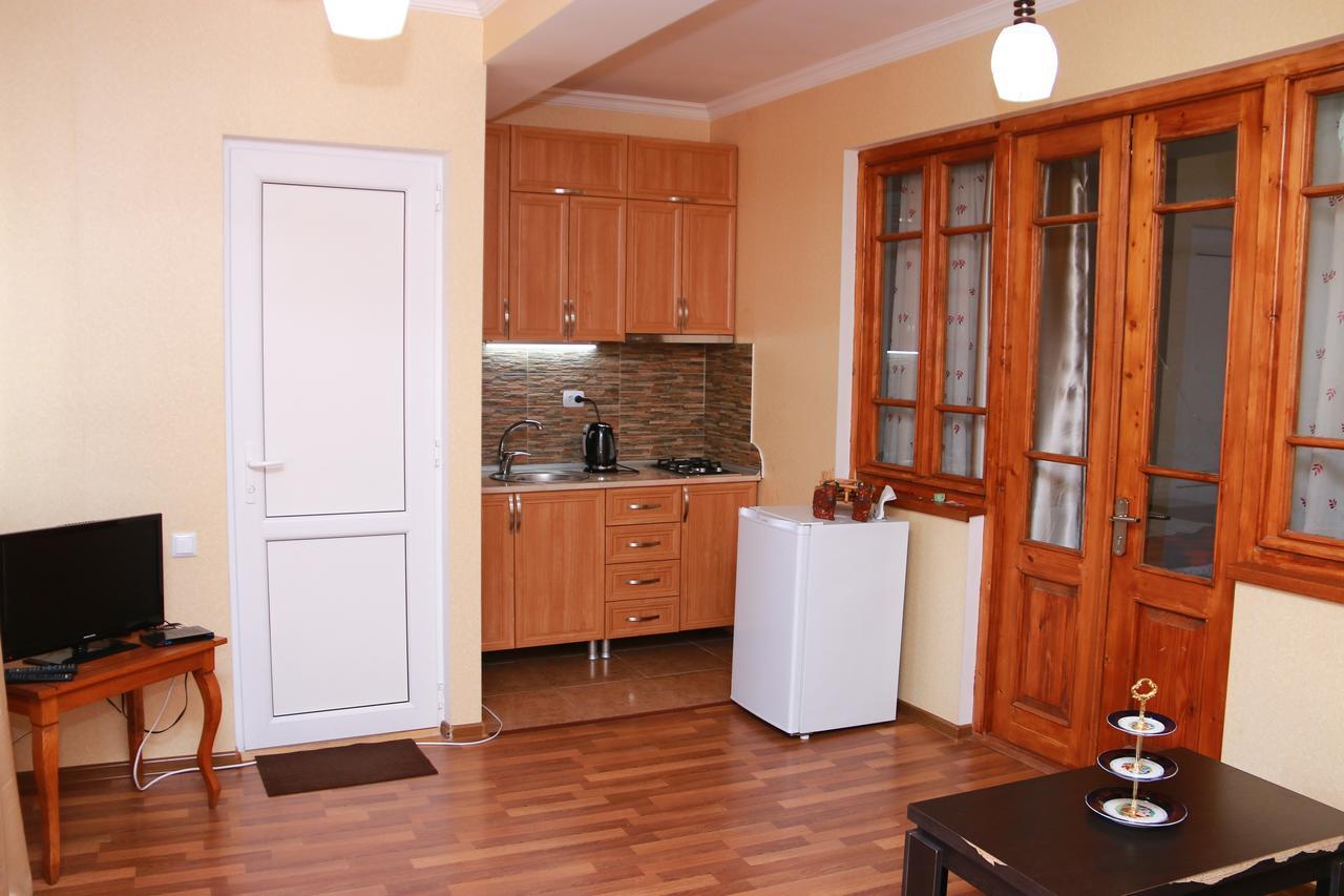 Apartment Nino Botanical Tbilisi Bagian luar foto