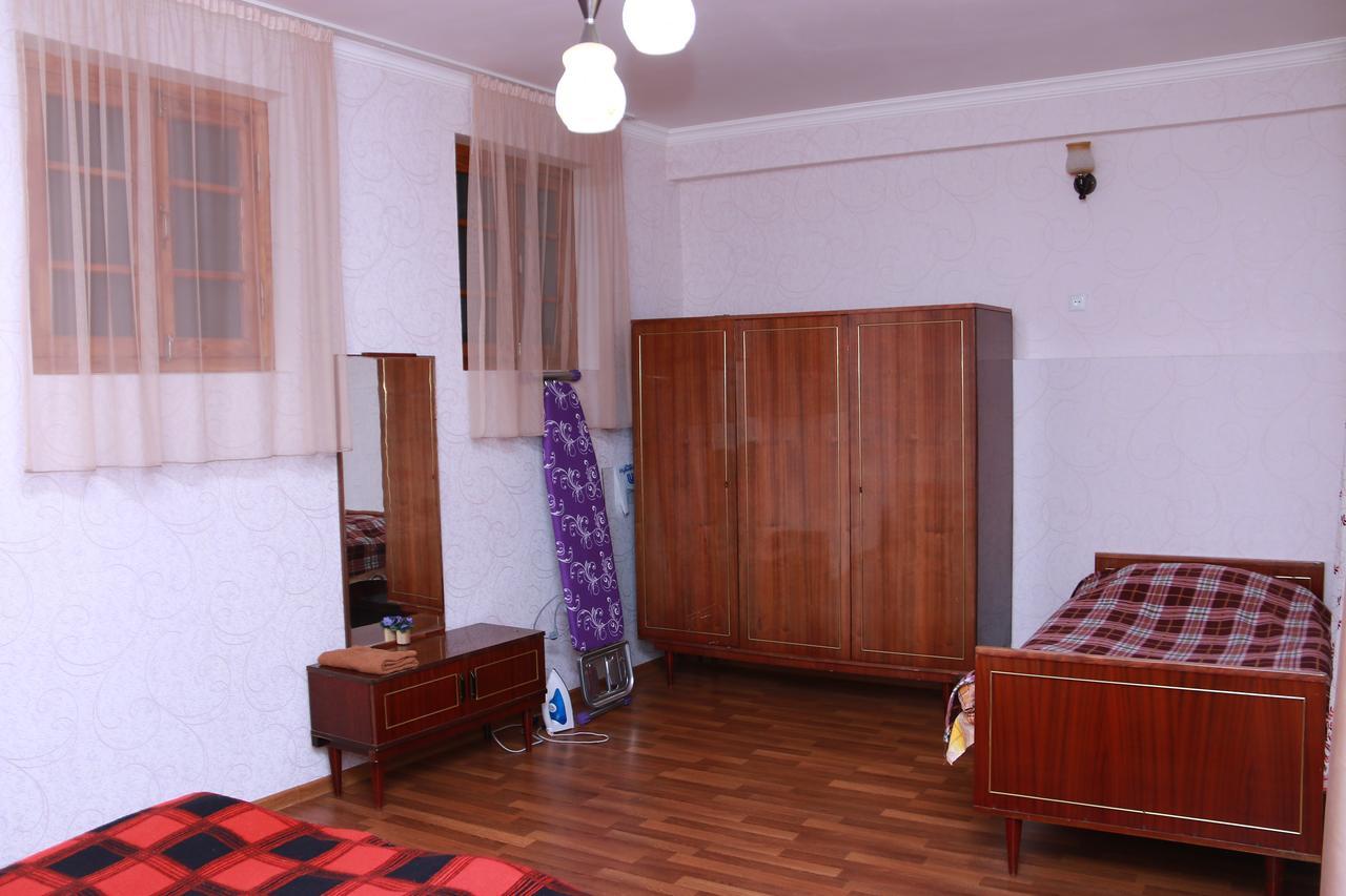 Apartment Nino Botanical Tbilisi Bagian luar foto