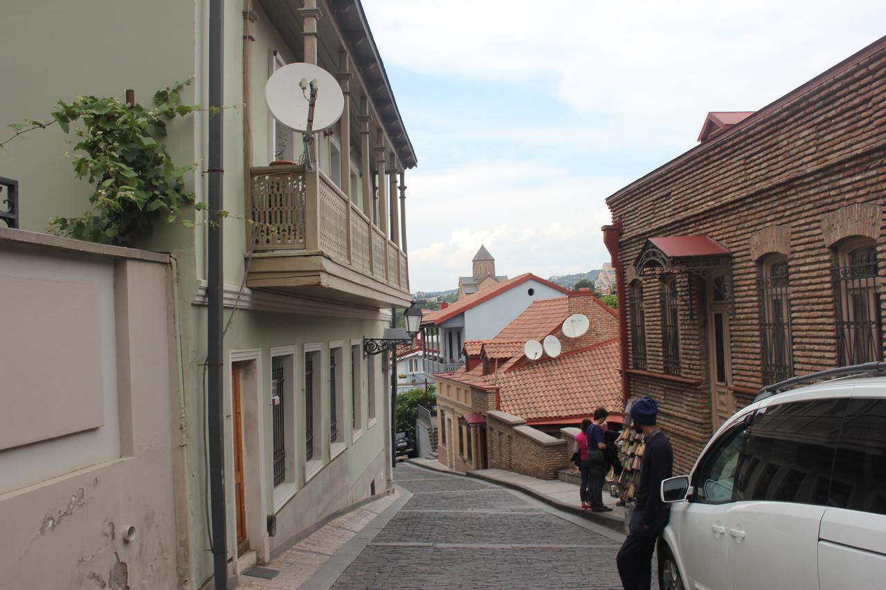 Apartment Nino Botanical Tbilisi Bagian luar foto
