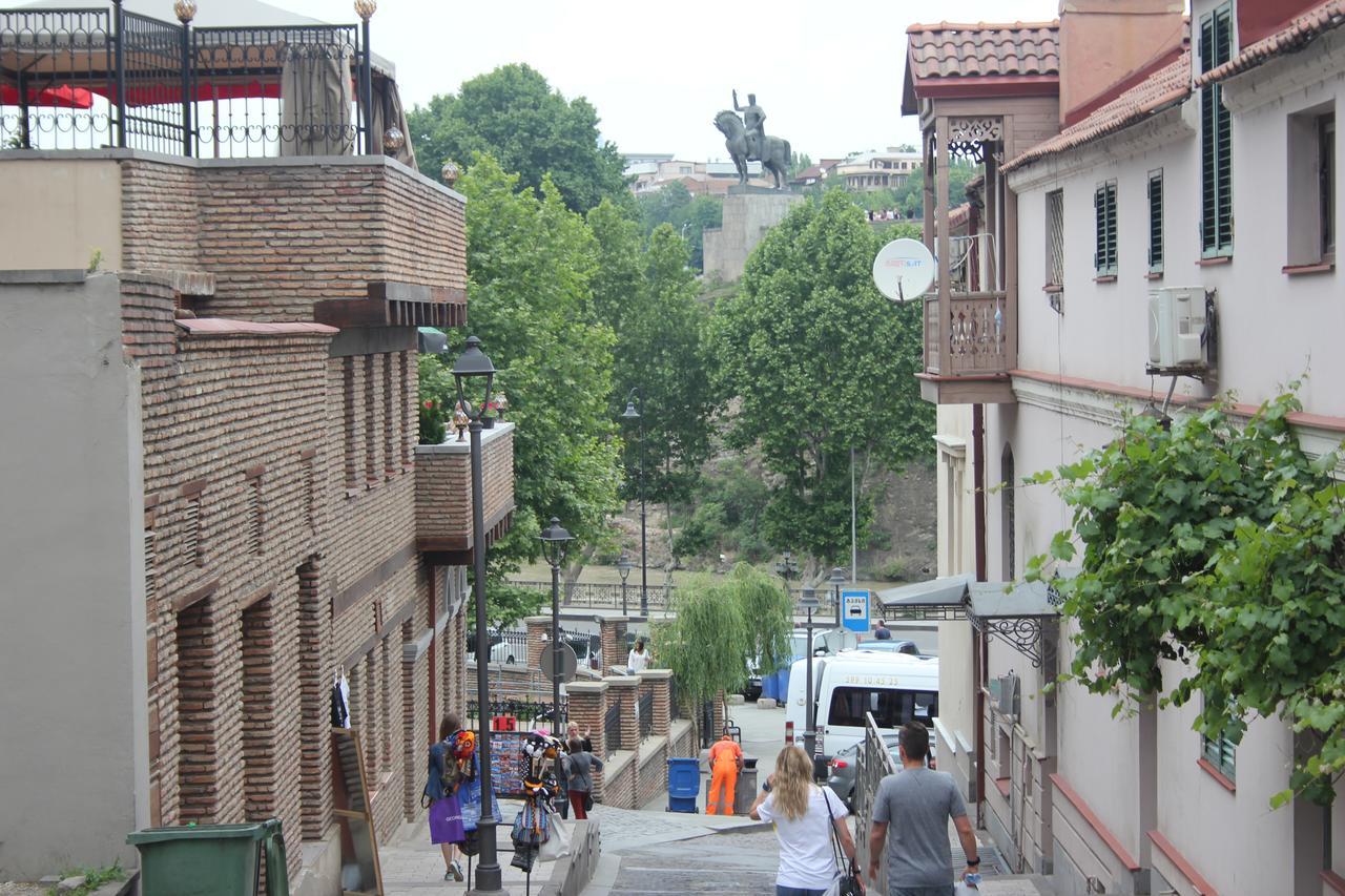Apartment Nino Botanical Tbilisi Bagian luar foto