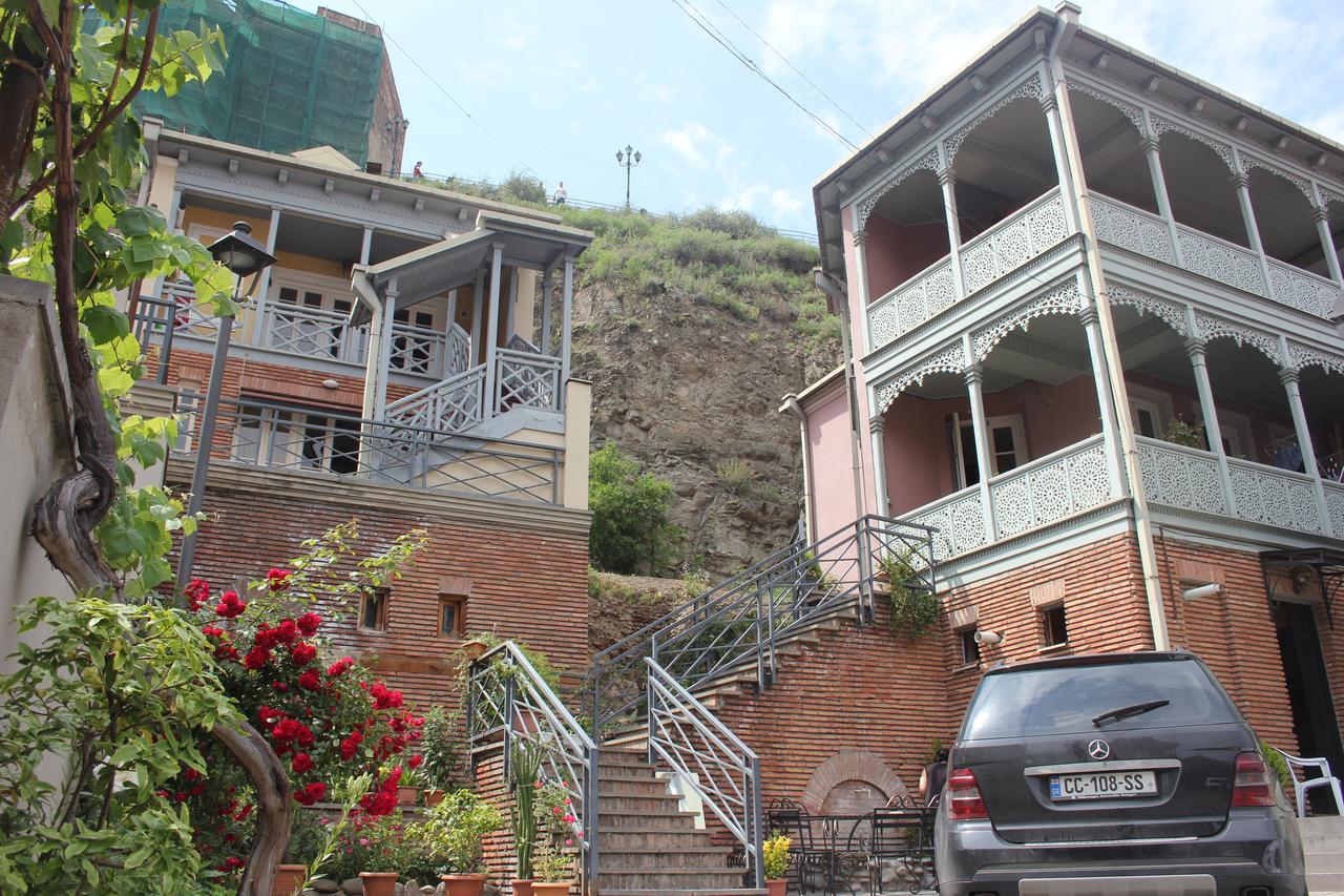 Apartment Nino Botanical Tbilisi Bagian luar foto