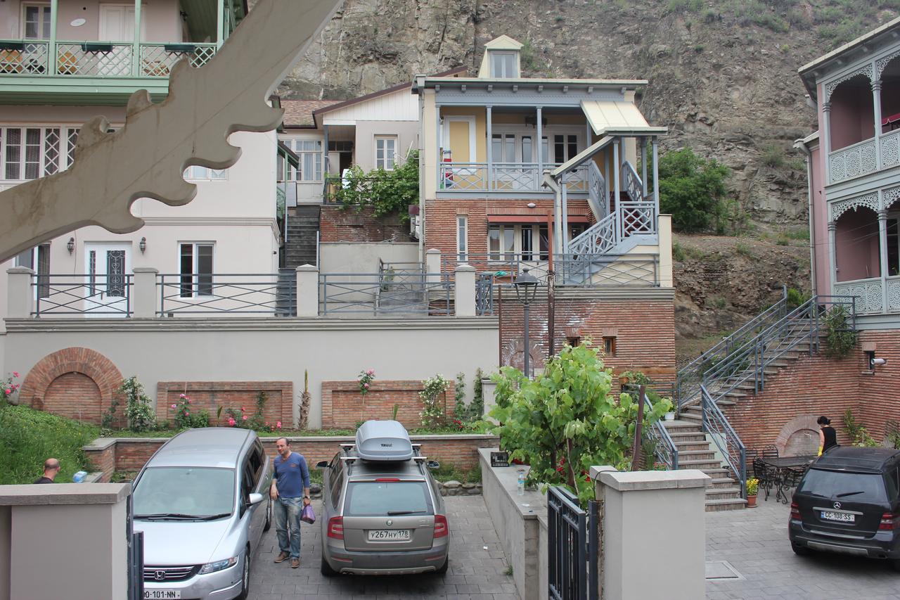 Apartment Nino Botanical Tbilisi Bagian luar foto