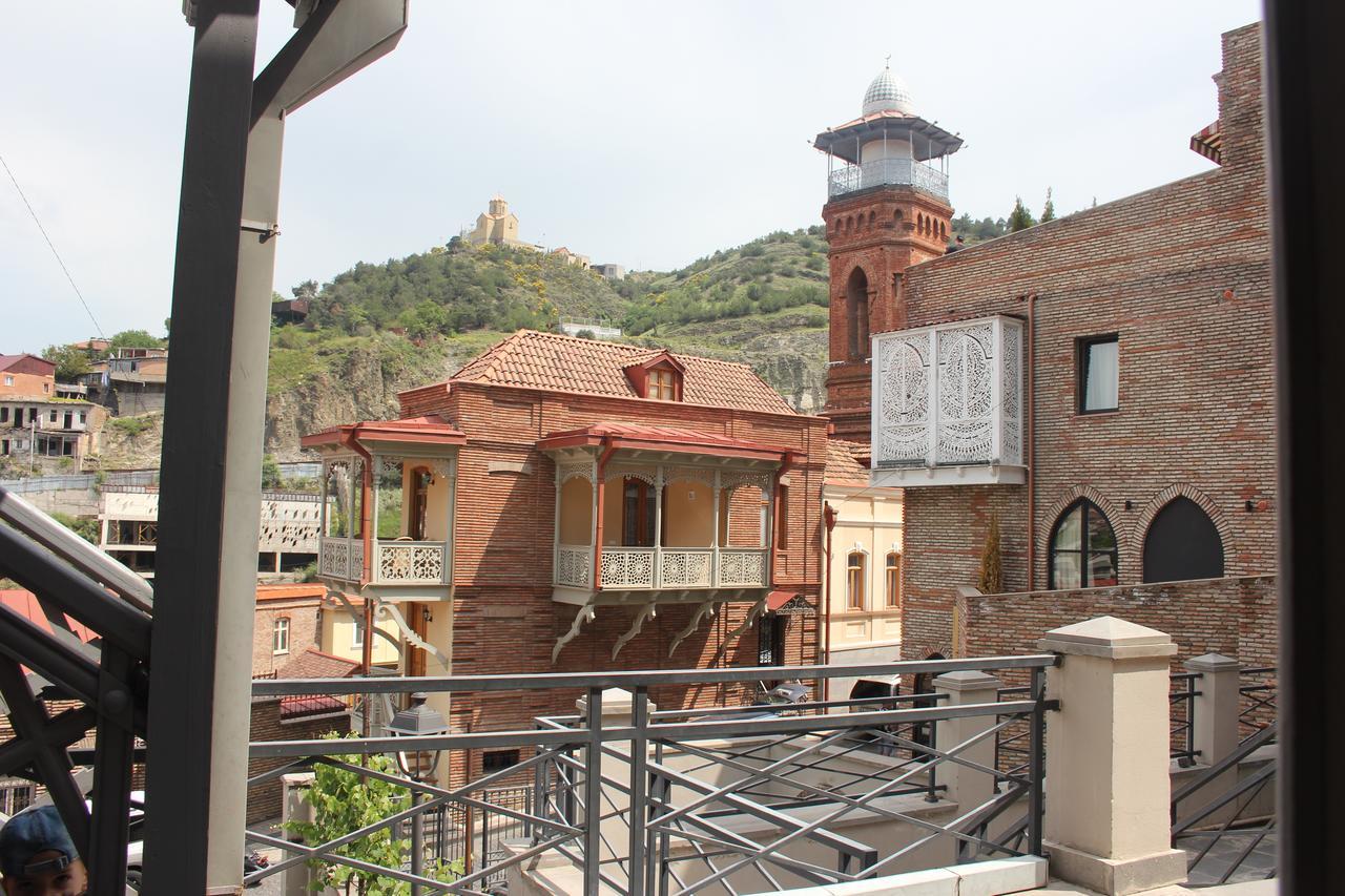 Apartment Nino Botanical Tbilisi Bagian luar foto