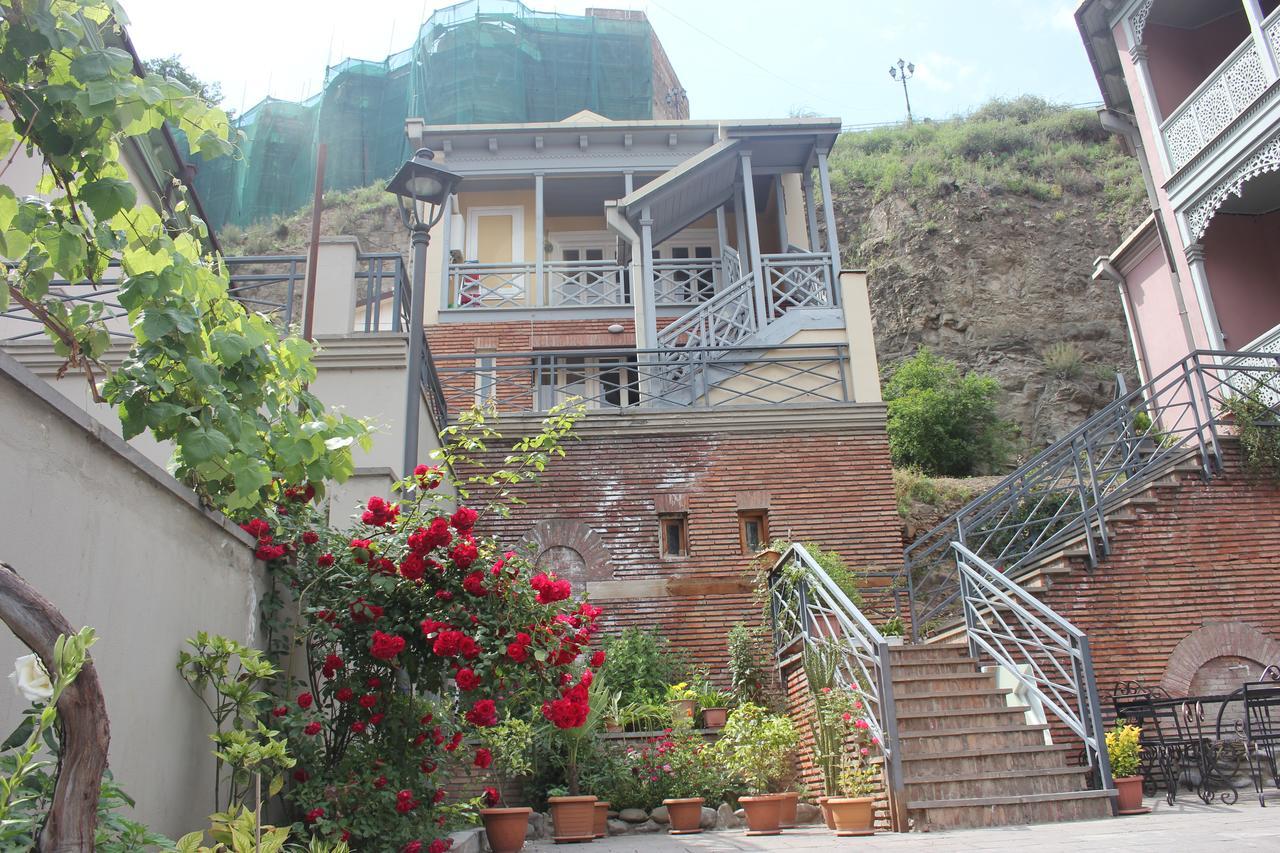 Apartment Nino Botanical Tbilisi Bagian luar foto