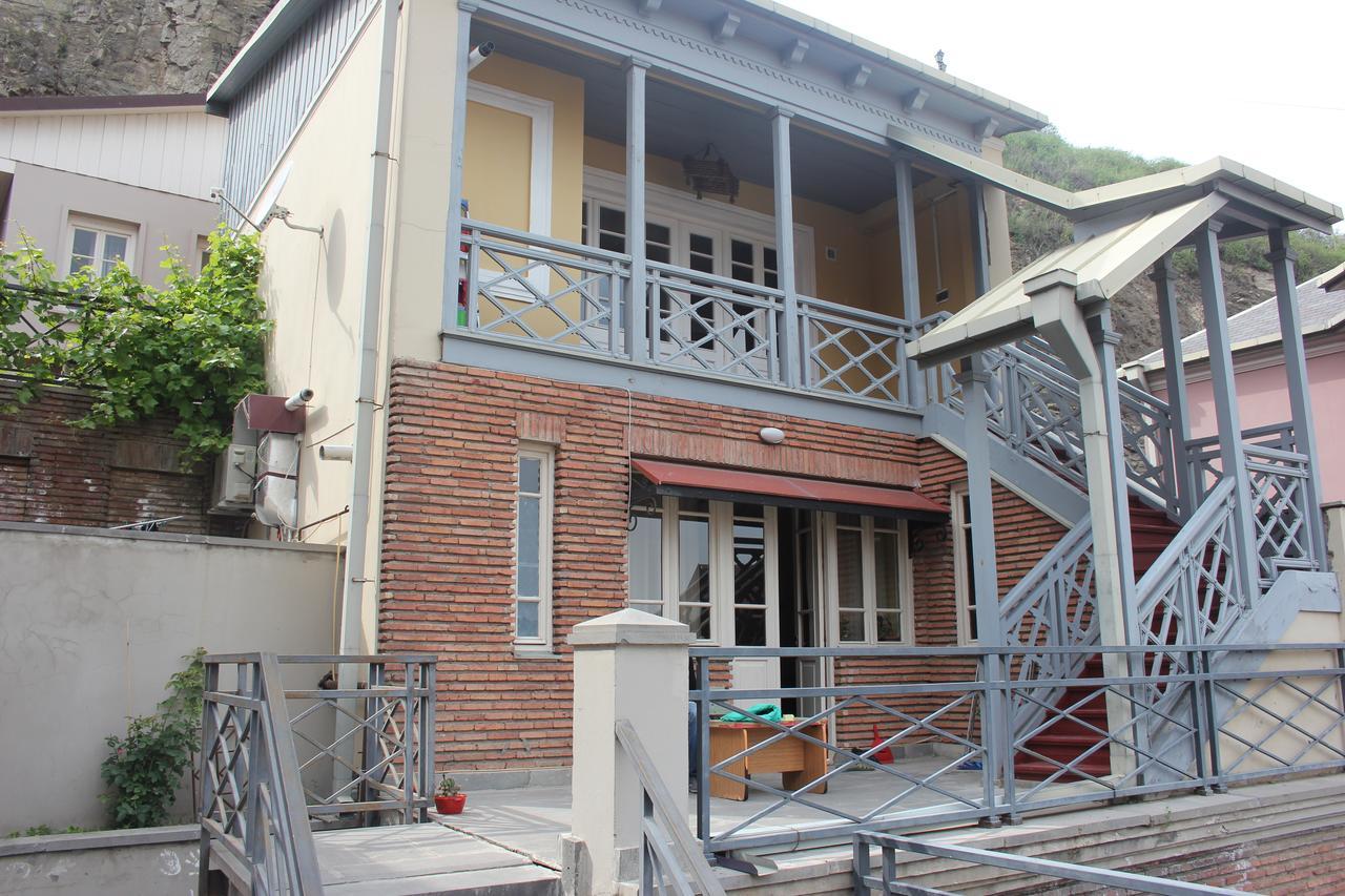 Apartment Nino Botanical Tbilisi Bagian luar foto