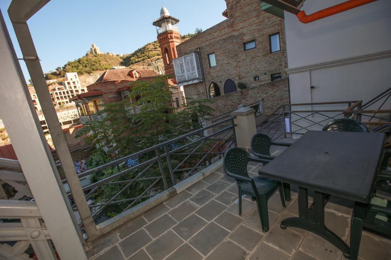 Apartment Nino Botanical Tbilisi Bagian luar foto